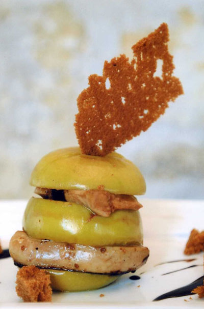 granny_smith_foie_gras_pouilly Des beignets d'huitre dans des coquilles d'huitre sur une ardoise